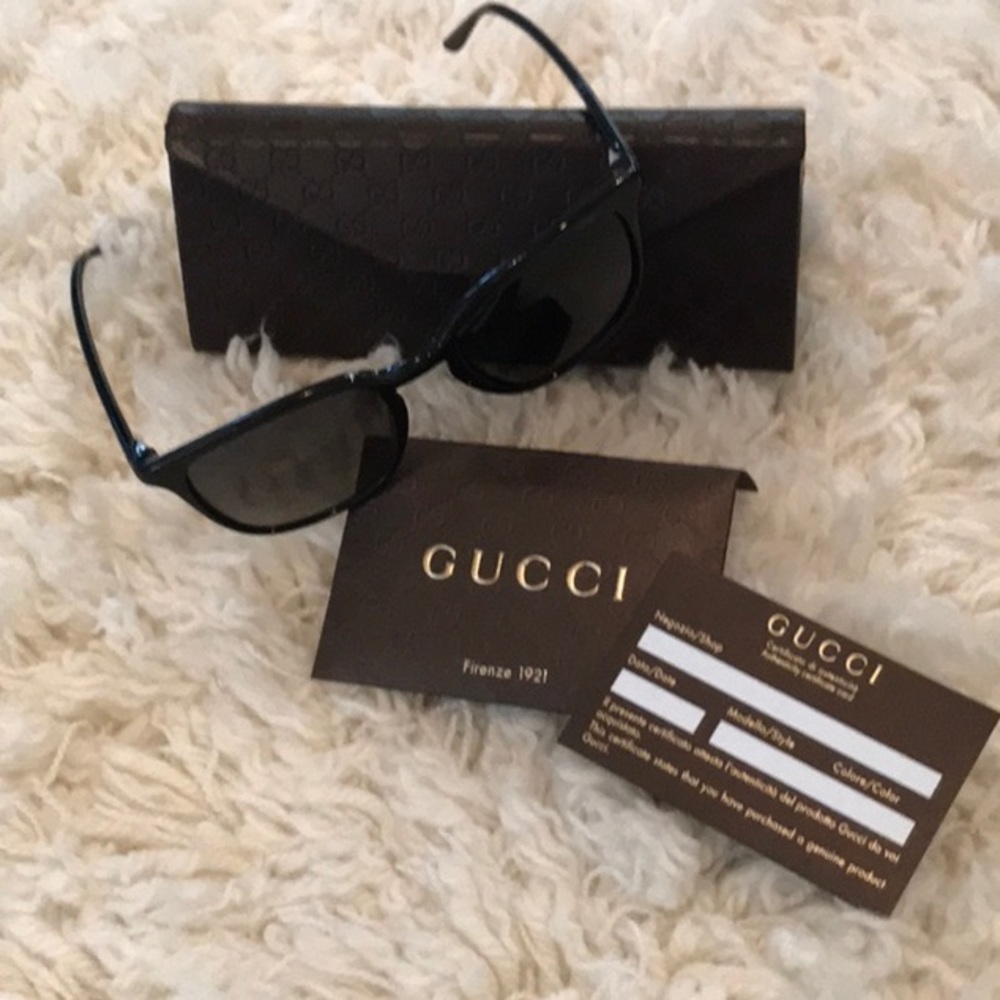 Authentic Gucci black sunglasses with Gucci case